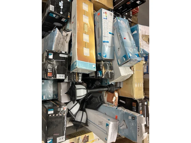 Ca. 35x partij verlichting (exclusief pallet) - afbeelding 2 van  2