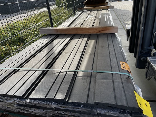 Ca. 35x zweeds rabat zwart gecoat, 16x195mm, lengte 390cm - afbeelding 1 van  3