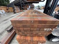 Ca. 36x angelim pedra palen fijnbezaagd, 78x78mm, lengte 300cm - afbeelding 1 van  3