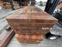 Ca. 36x angelim pedra palen fijnbezaagd, 78x78mm, lengte 300cm - afbeelding 1 van  3