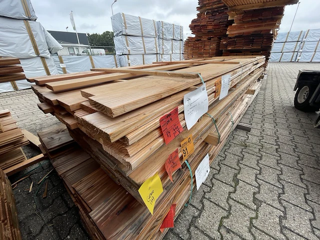 Ca. 37x douglas vlonderplanken, 25x140mm, lengte 400cm - afbeelding 2 van  3