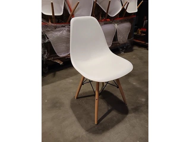 Ca. 37x stoel met houten onderstel, wit - afbeelding 1 van  7