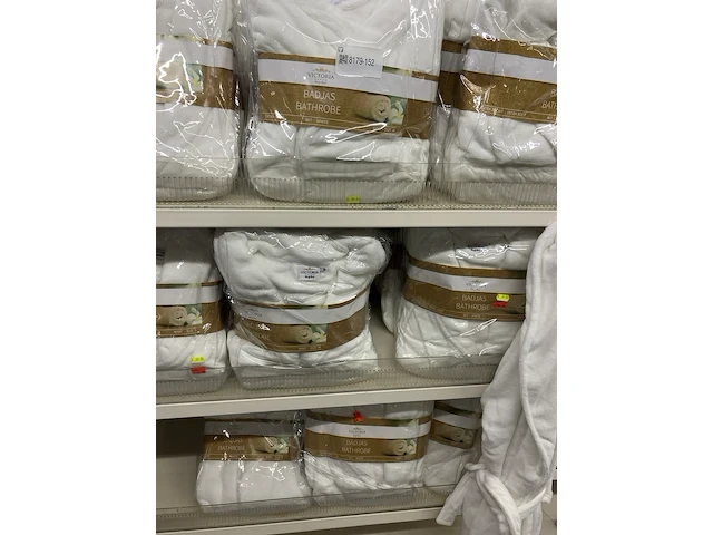 Ca. 37x victoria badjas diverse maten extra soft - afbeelding 1 van  4