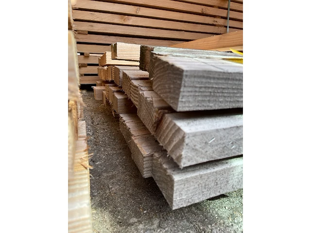 Ca. 38x douglas regels fijnbezaagd, 45x75mm, lengte 400cm - afbeelding 3 van  3