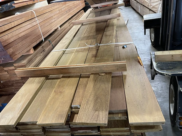 Ca. 38x ipé planken geschaafd, 21x145mm - afbeelding 1 van  3