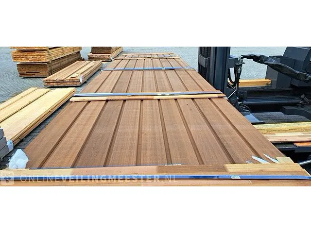 Ca. 39x thermisch gemodificeerde ayous channelsiding, 18x137mm, lengte 420cm - afbeelding 1 van  3