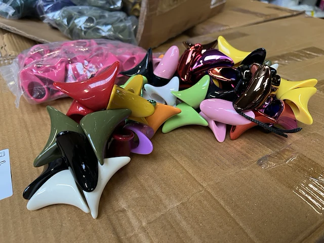 Ca. 4000x naaigaren houder, diverse kleuren - afbeelding 2 van  9