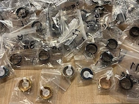 Ca. 400x diverse sieraden w.o. kettingen, oorbellen en ringen - afbeelding 7 van  8