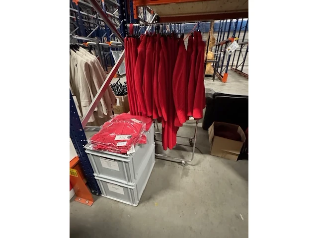 Ca. 40x broek en 38x colbert, suitss me, off-beat, barbados cherry - afbeelding 3 van  8