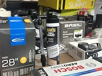 Ca. 40x diverse fietsonderdelen en -accessoires, w.o. axa, basil, bosch, thule - afbeelding 4 van  13