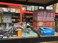 Ca. 40x diverse fietsonderdelen en -accessoires, w.o. axa, basil, bosch, thule - afbeelding 7 van  13