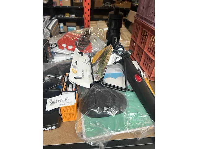 Ca. 40x diverse fietsonderdelen en -accessoires, w.o. axa, basil, bosch, thule - afbeelding 12 van  13