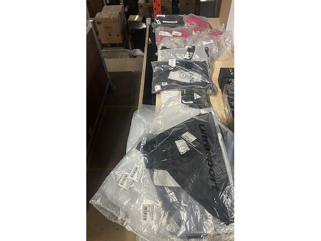 Ca. 40x diverse (sport)kleding en accessoires, w.o. adidas, ultrasport - afbeelding 2 van  7