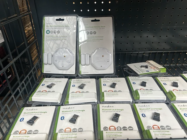 Ca. 40x diversen w.o. siemens aardlekautomaten, bluetooth dongles - afbeelding 3 van  6