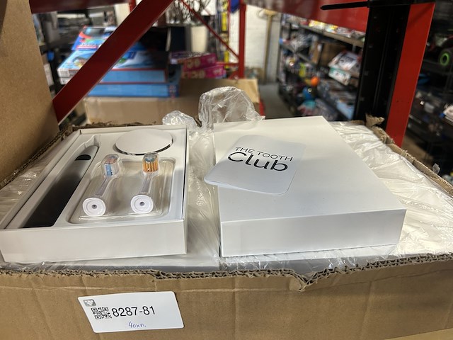 Ca. 40x elektrische tandenborstel, 2 borstelkopjes (zacht & medium), usb-c laadkabel the tooth club - afbeelding 1 van  7
