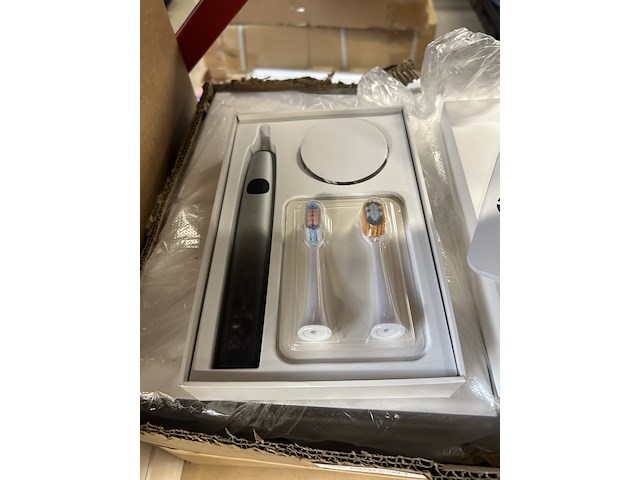 Ca. 40x elektrische tandenborstel, 2 borstelkopjes (zacht & medium), usb-c laadkabel the tooth club - afbeelding 2 van  7
