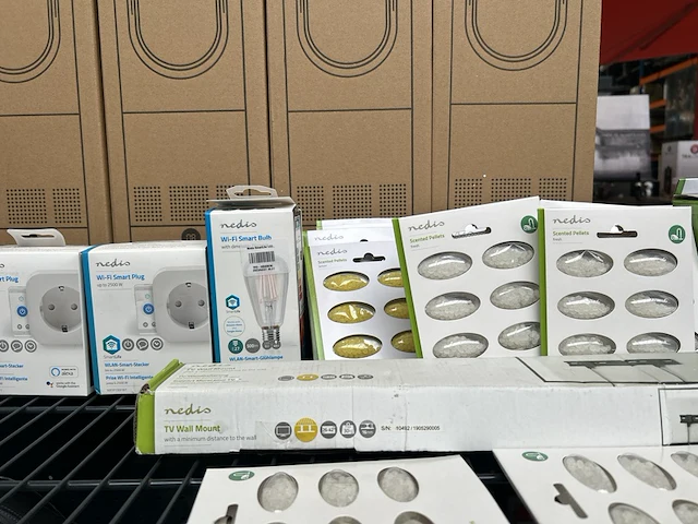 Ca. 40x elektronica w.o. wi-fi stekkers, alarmen, timers nedis - afbeelding 3 van  8