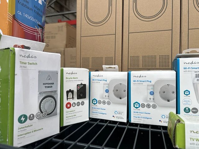 Ca. 40x elektronica w.o. wi-fi stekkers, alarmen, timers nedis - afbeelding 4 van  8