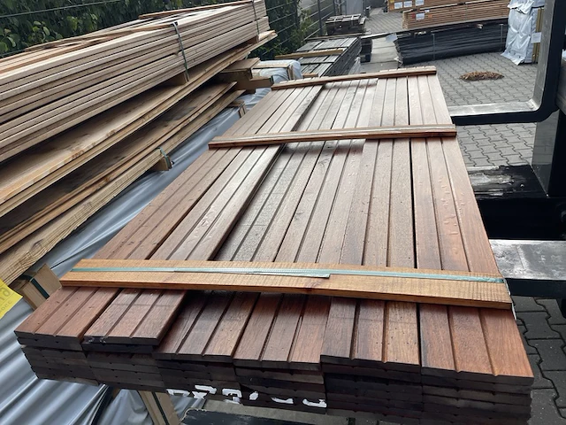 Ca. 40x guyana teak schuttingplanken, 16x140mm, lengte 200cm - afbeelding 1 van  3