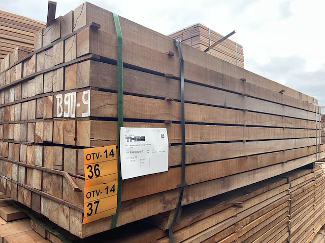 Ca. 40x massaranduba palen fijnbezaagd , 70x70mm, lengte 20/275cm 20/305cm - afbeelding 2 van  3