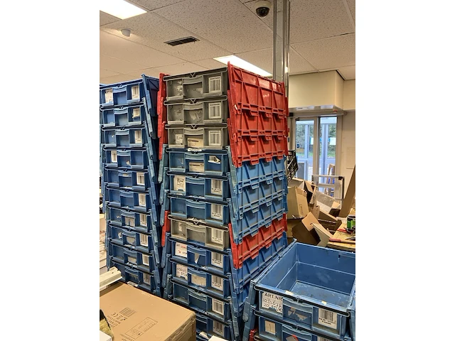 Ca. 40x verzendkratten met klapdeksel afsluitbaar - afbeelding 2 van  4