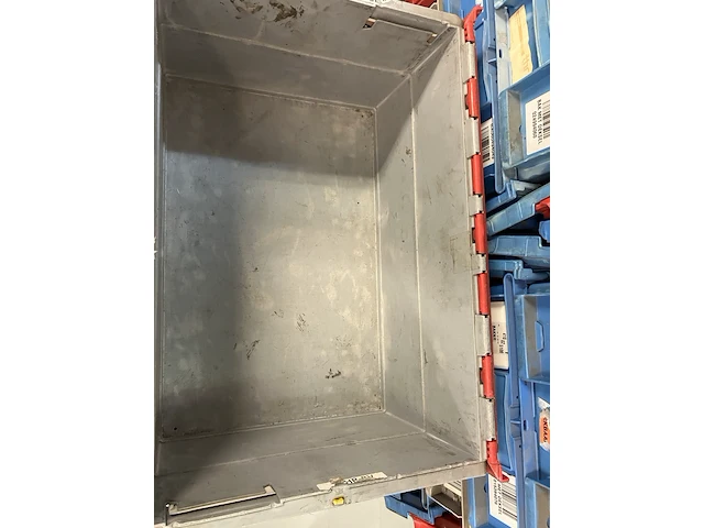 Ca. 40x verzendkratten met klapdeksel afsluitbaar - afbeelding 2 van  4