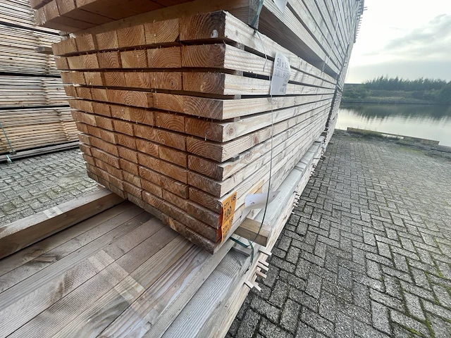 Ca. 42x douglas balken fijnbezaagd, 50x150mm, lengte 300cm - afbeelding 4 van  4