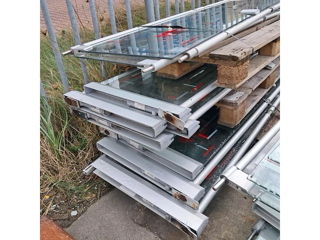 Ca. 42x (ns materiaal) glazen treincoupé deur - afbeelding 10 van  12