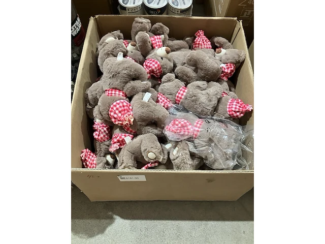 Ca. 42x teddybeer met muts en sjaal - afbeelding 1 van  4