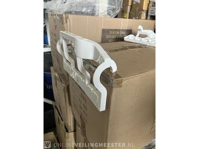 Ca. 440 kledinghangers, wit en blauw - afbeelding 1 van  6