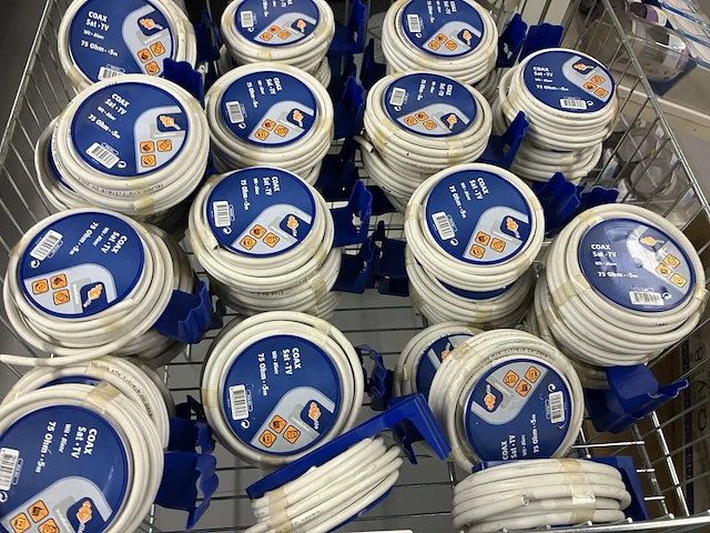 Ca. 44x coax kabel 5mtr op rol - afbeelding 1 van  2