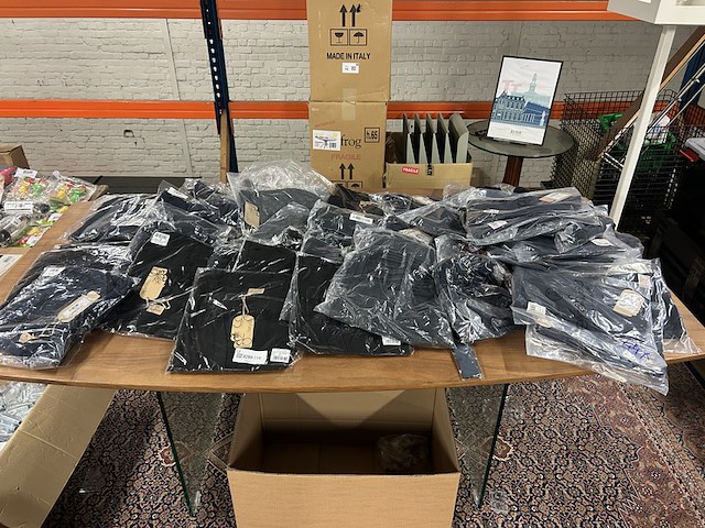 Ca. 44x diverse kleding w.o. vesten en thermo kleding, berydale, zwart - afbeelding 1 van  12