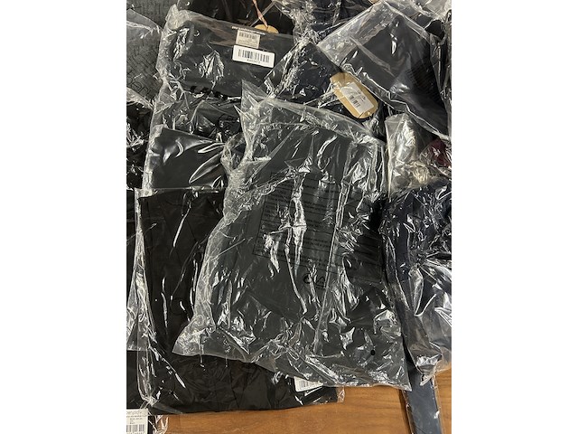 Ca. 44x diverse kleding w.o. vesten en thermo kleding, berydale, zwart - afbeelding 11 van  12
