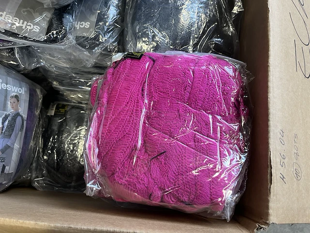 Ca. 450x diverse dameskleding, diverse kleuren - afbeelding 15 van  16