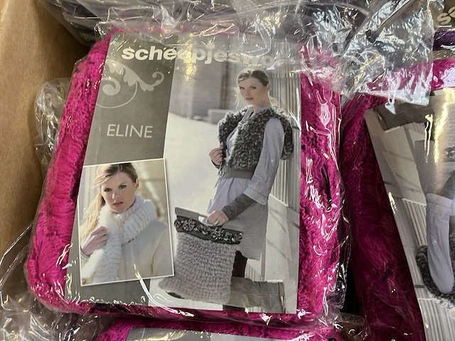 Ca. 450x scheepjeswol voor het breien van sjaals en vesten, diverse kleuren, diverse kleuren - afbeelding 9 van  16