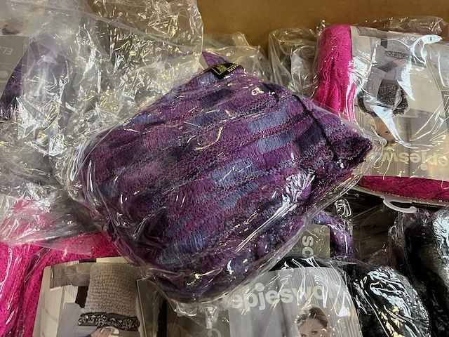 Ca. 450x scheepjeswol voor het breien van sjaals en vesten, diverse kleuren, diverse kleuren - afbeelding 11 van  16
