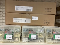 Ca. 45x assortiment box huishoudelijke bevestigingsartikelen