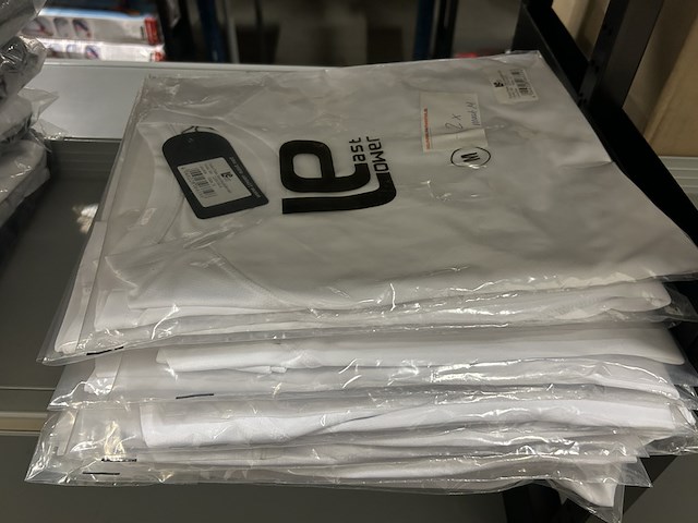 Ca. 45x diverse kleding w.o. vesten en t-shirts, lower east, rts, zigzag - afbeelding 3 van  5