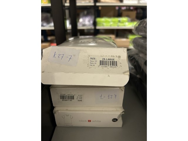 Ca. 45x diverse kleding w.o. vesten en t-shirts, lower east, rts, zigzag - afbeelding 4 van  5