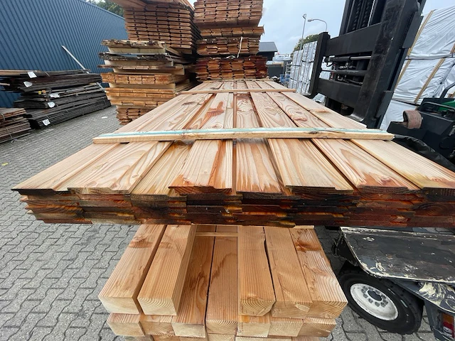 Ca. 46x douglas halfhoutsrabat, 18x130mm, lengte 300cm - afbeelding 1 van  3