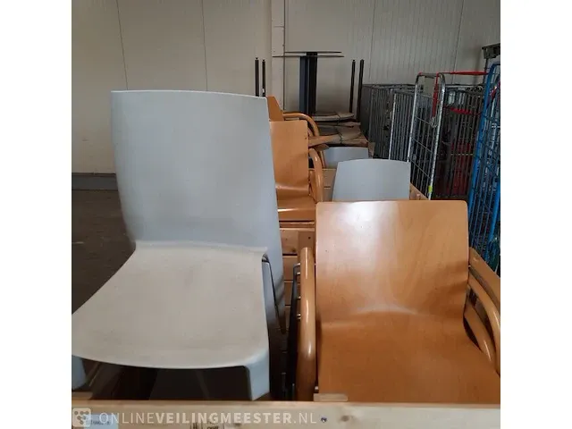 Ca. 46x stoel en en 9x tafel - afbeelding 3 van  14