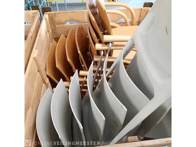 Ca. 46x stoel en en 9x tafel - afbeelding 4 van  14