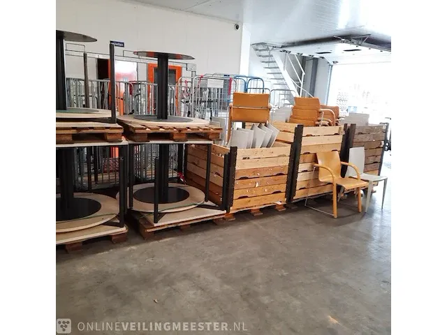 Ca. 46x stoel en en 9x tafel - afbeelding 7 van  14