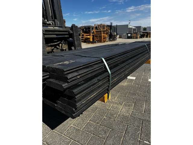 Ca. 47x blokhutprofiel vuren - zwart gespoten - afbeelding 3 van  3