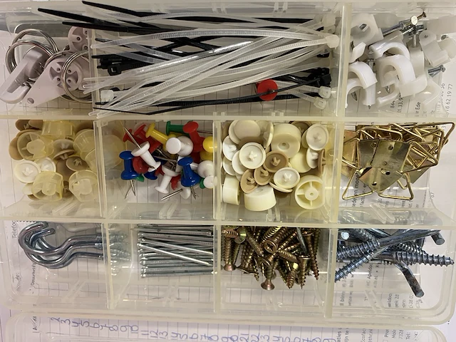 Ca. 48x assortiment box huishoudelijke bevestigingsartikelen - afbeelding 3 van  3