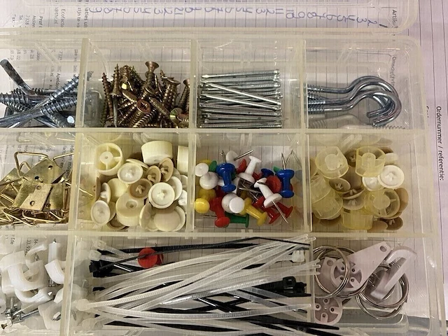 Ca. 48x assortiment box huishoudelijke bevestigingsartikelen - afbeelding 3 van  3