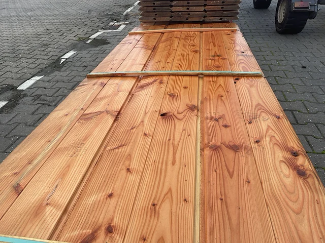 Ca. 48x douglas wisselsponning/halfhoutsrabat, 18x190mm, lengte 300cm - afbeelding 1 van  3