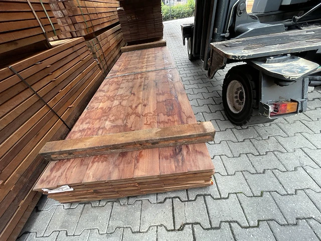 Ca. 49x massaranduba damwand/paardenbox profiel, 28x145mm, lengte 250cm - afbeelding 1 van  3