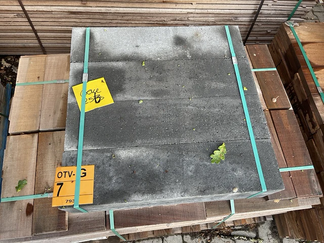 Ca. 4x beton poeren, 150x150mm, lengte 60cm - afbeelding 1 van  3