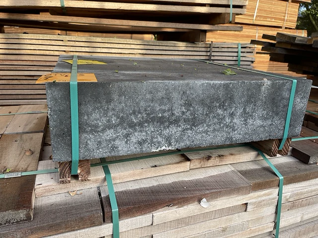 Ca. 4x beton poeren, 150x150mm, lengte 60cm - afbeelding 2 van  3